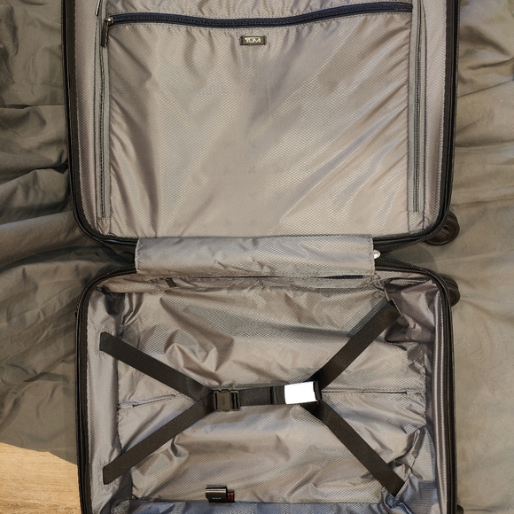 NWT Tumi V4 Continental 4 Wheeled Carry-On Front Pocket - Picture 7 of 13